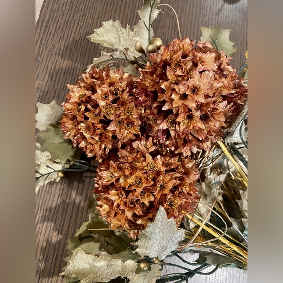 Holiday Flowers Arraignment - Picture 3 of 12